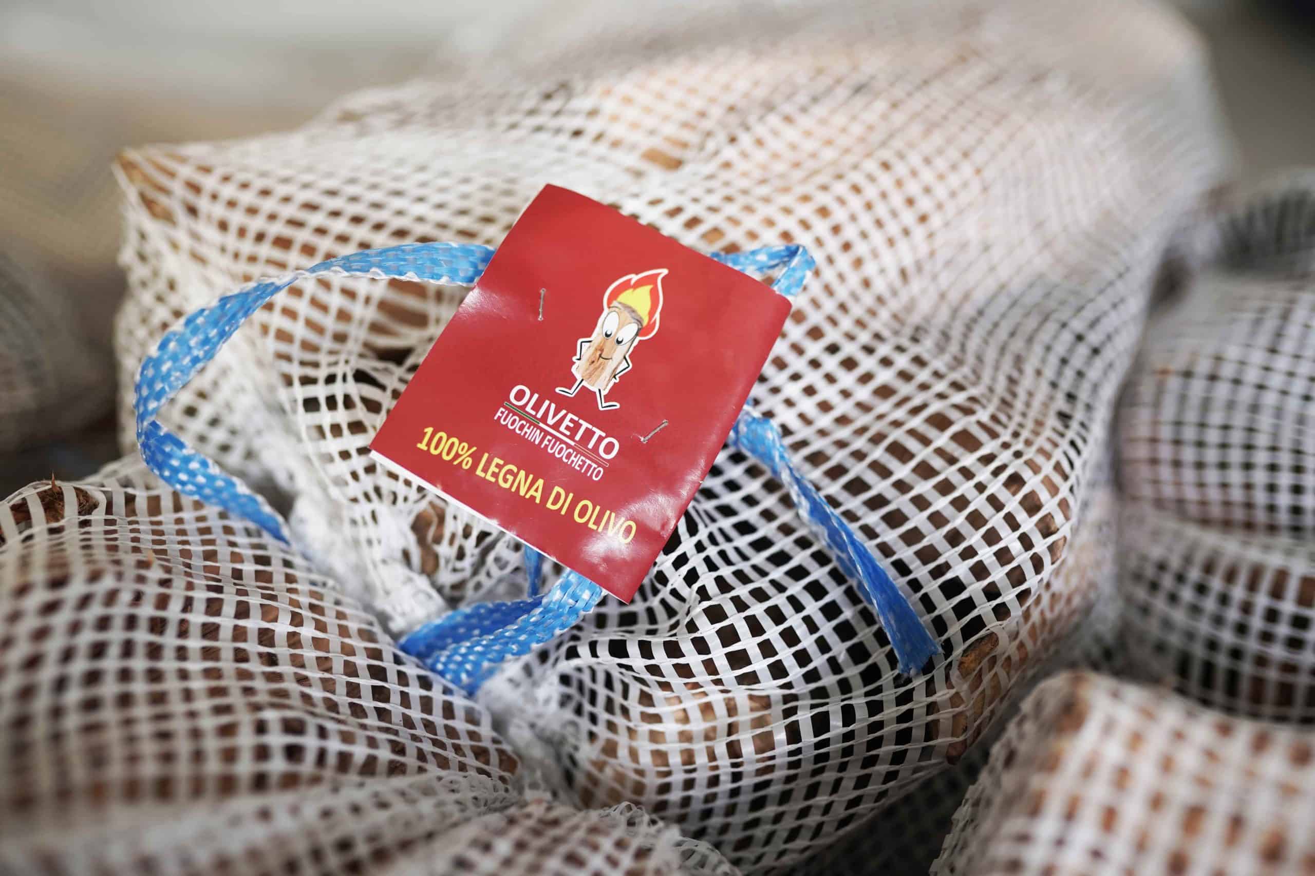 Sacco in rete da 10 kg di legna da ardere di ulivo Femiro